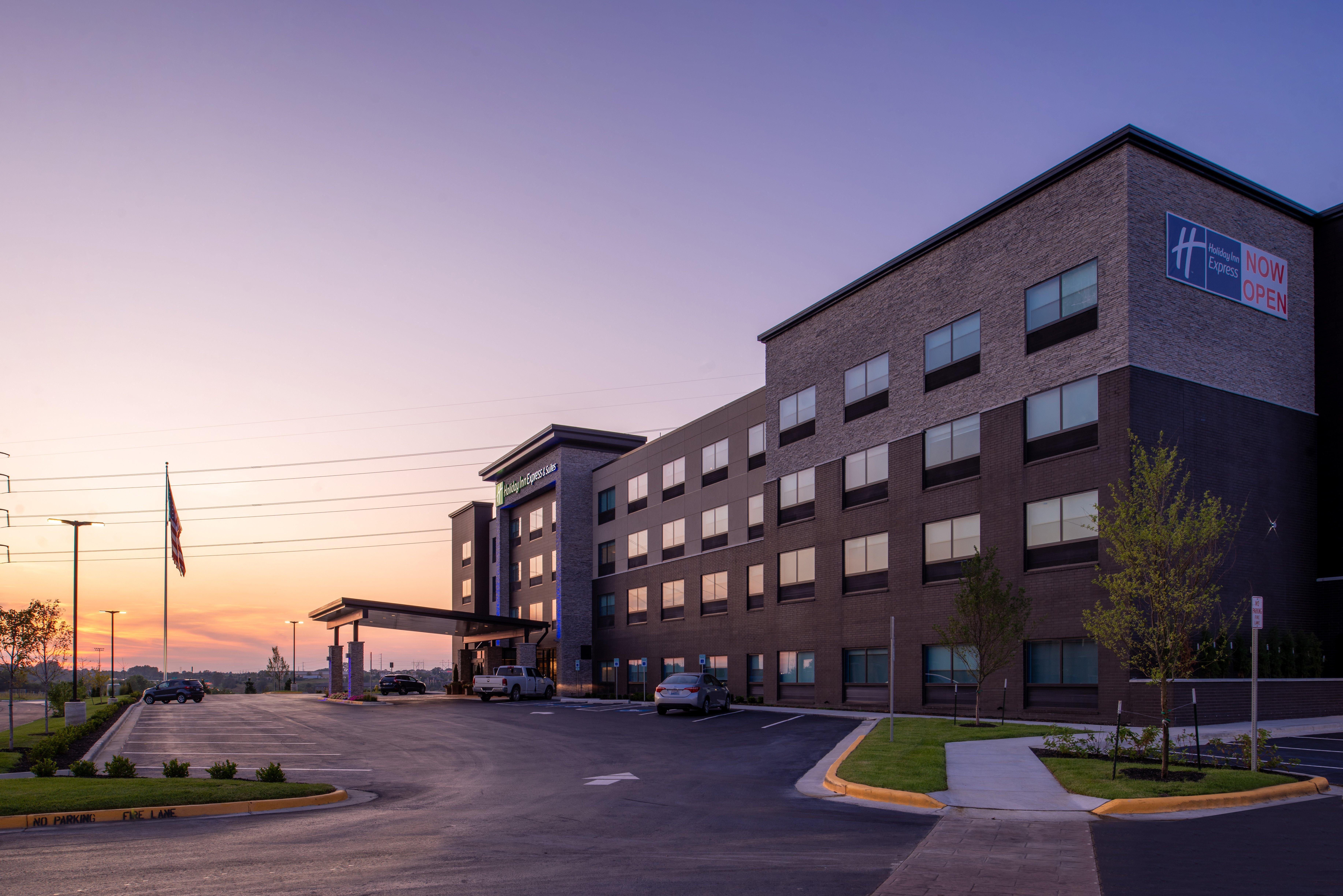 Holiday Inn Express & Suites - Olathe West By Ihg Exterior foto