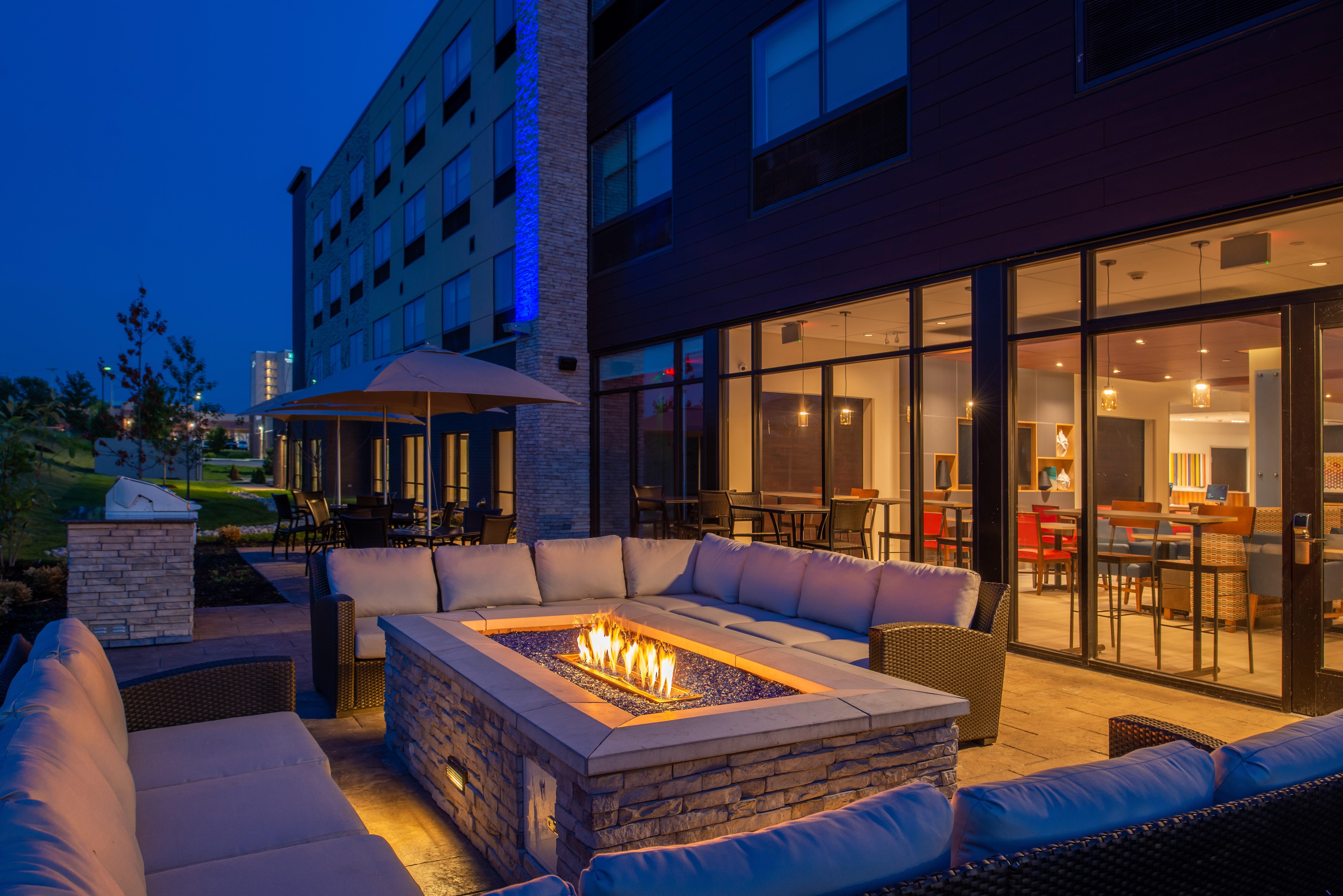 Holiday Inn Express & Suites - Olathe West By Ihg Exterior foto